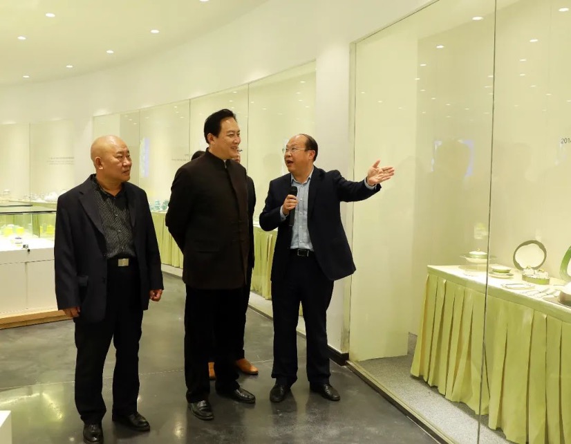 唐国强等中国艺术名家在贵阳高陶瓷业参访